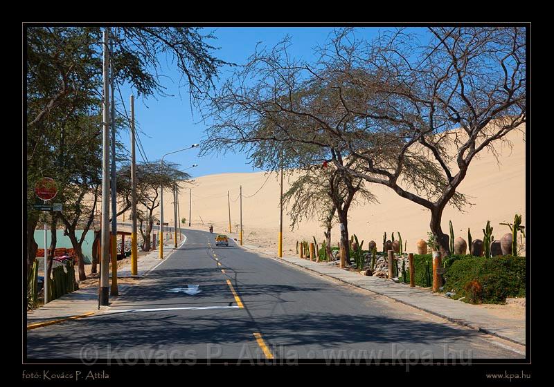 Huacachina Oasis Peru 01.jpg